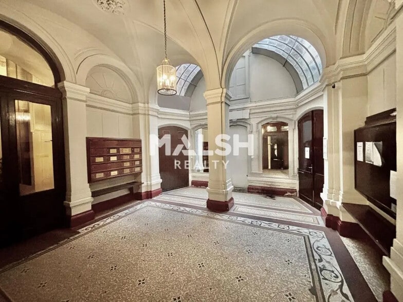 Bureau dans Lyon à louer - Hall d’entrée – Image 2 sur 10