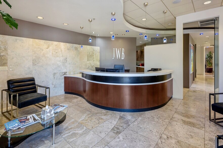 10930 N Tatum Blvd, Phoenix, AZ à vendre - Photo de l’immeuble – Image 2 sur 11