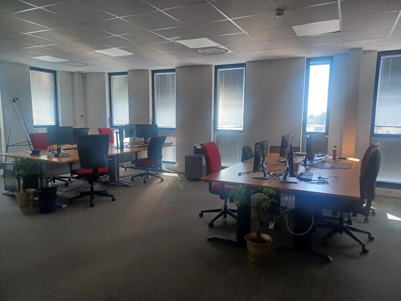 Bureau dans Marseille à louer - Photo de l’immeuble – Image 3 sur 7