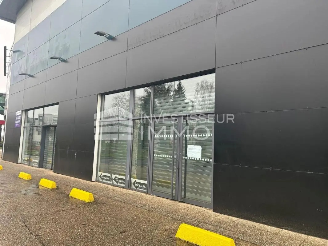 Local commercial dans Les Ulis à louer Photo de l’immeuble– Image 1 sur 6