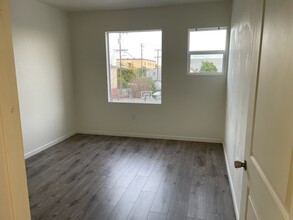 827 E Jefferson Blvd, Los Angeles, CA à louer Photo intérieure– Image 2 sur 6