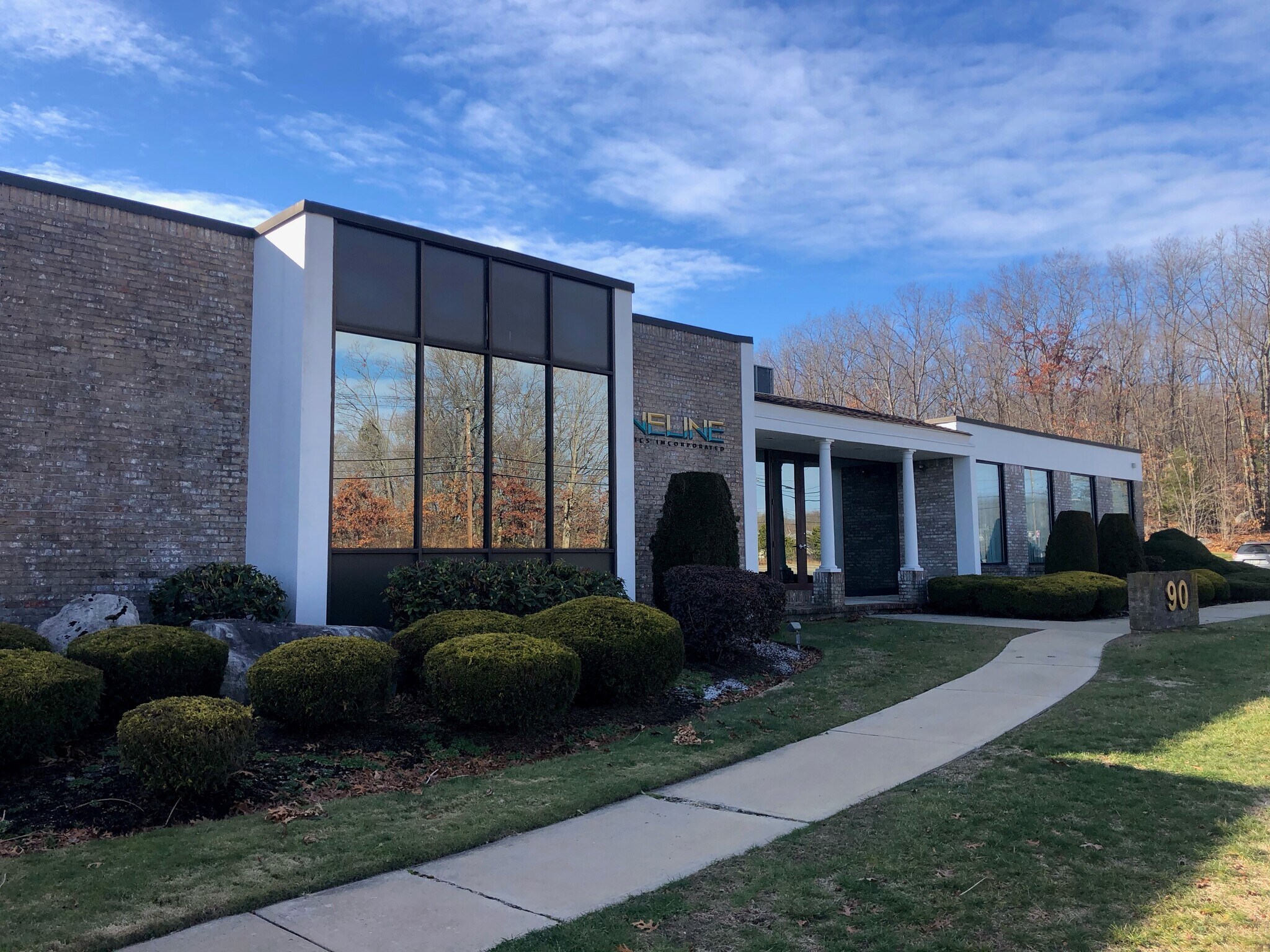 90 Douglas Pike, Smithfield, RI à louer Photo de l’immeuble– Image 1 sur 5