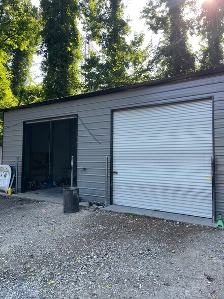 1701 Parker Dr, Charlotte, NC à vendre - Photo de l’immeuble – Image 2 sur 4