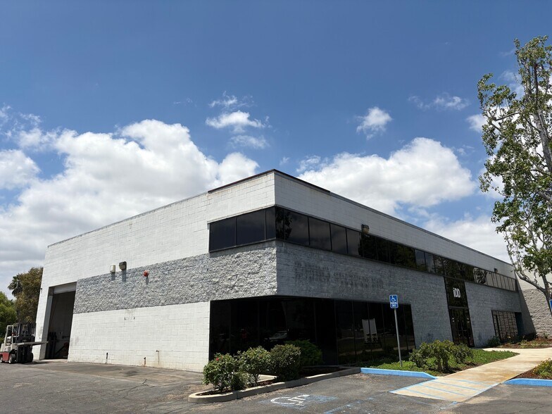 5450 Tech Cr, Moorpark, CA à louer - Photo de l’immeuble – Image 2 sur 4