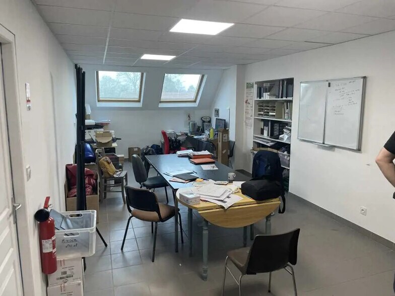 Local commercial dans Crevecoeur-le-Grand à vendre - Photo de l’immeuble – Image 2 sur 8