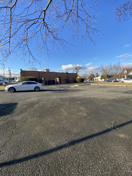1620 Front St, East Meadow, NY à louer - Photo de l’immeuble – Image 3 sur 24