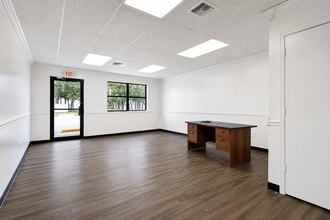4155 Dow Rd, Melbourne, FL à louer Photo intérieure– Image 2 sur 10