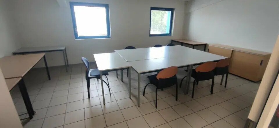 Bureau dans SAINT-VIGOR-D'YMONVILLE à louer - Photo de l’immeuble – Image 3 sur 4