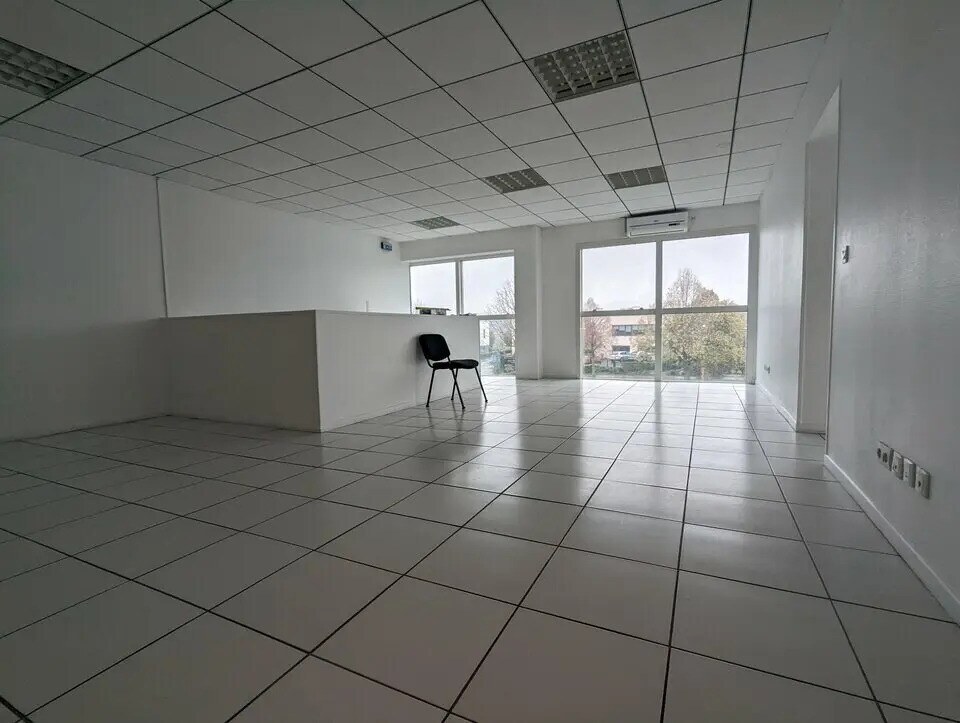 Bureau dans Évreux à louer Photo de l’immeuble– Image 1 sur 4