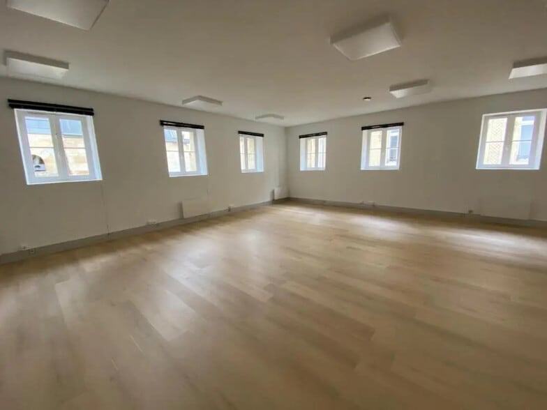 Bureau dans Bordeaux à louer - Photo intérieure – Image 1 sur 4