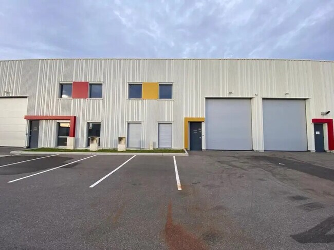 Plus de détails pour Local d’activités à vendre