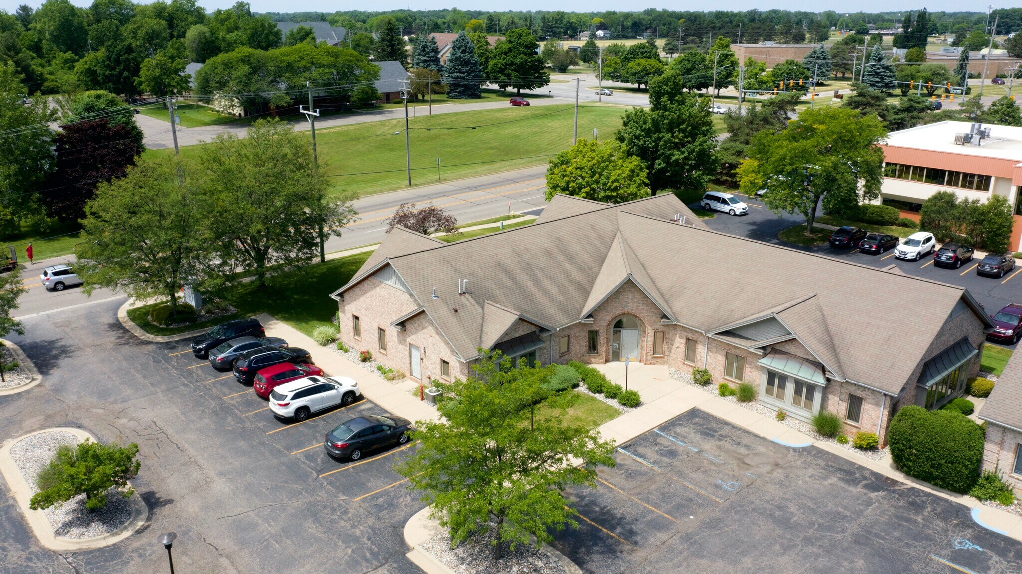 701 Snow Rd, Lansing, MI à vendre Photo de l’immeuble– Image 1 sur 1