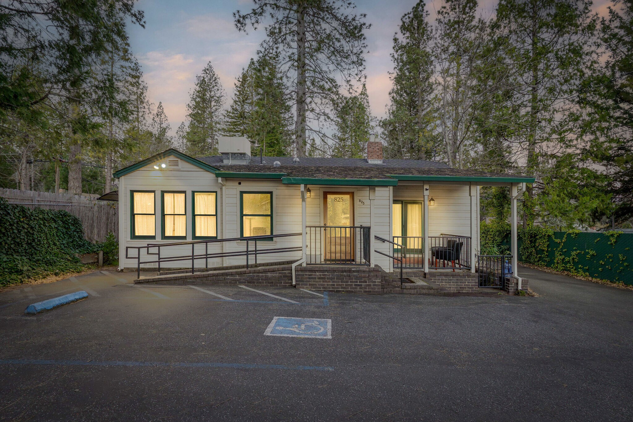 825 Zion St, Nevada City, CA à vendre Photo de l’immeuble– Image 1 sur 40