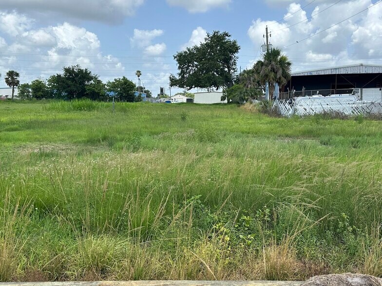 1602 S Combee Rd, Lakeland, FL à louer - Photo de l’immeuble – Image 1 sur 2