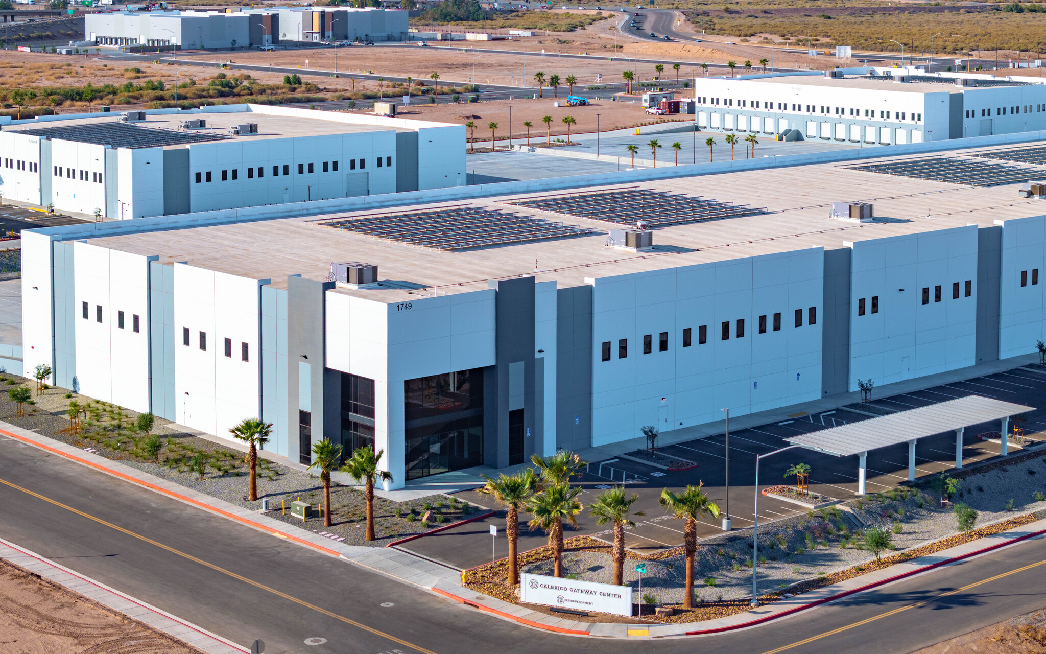 1749 Gateway Rd, Calexico, CA à louer Photo de l’immeuble– Image 1 sur 26