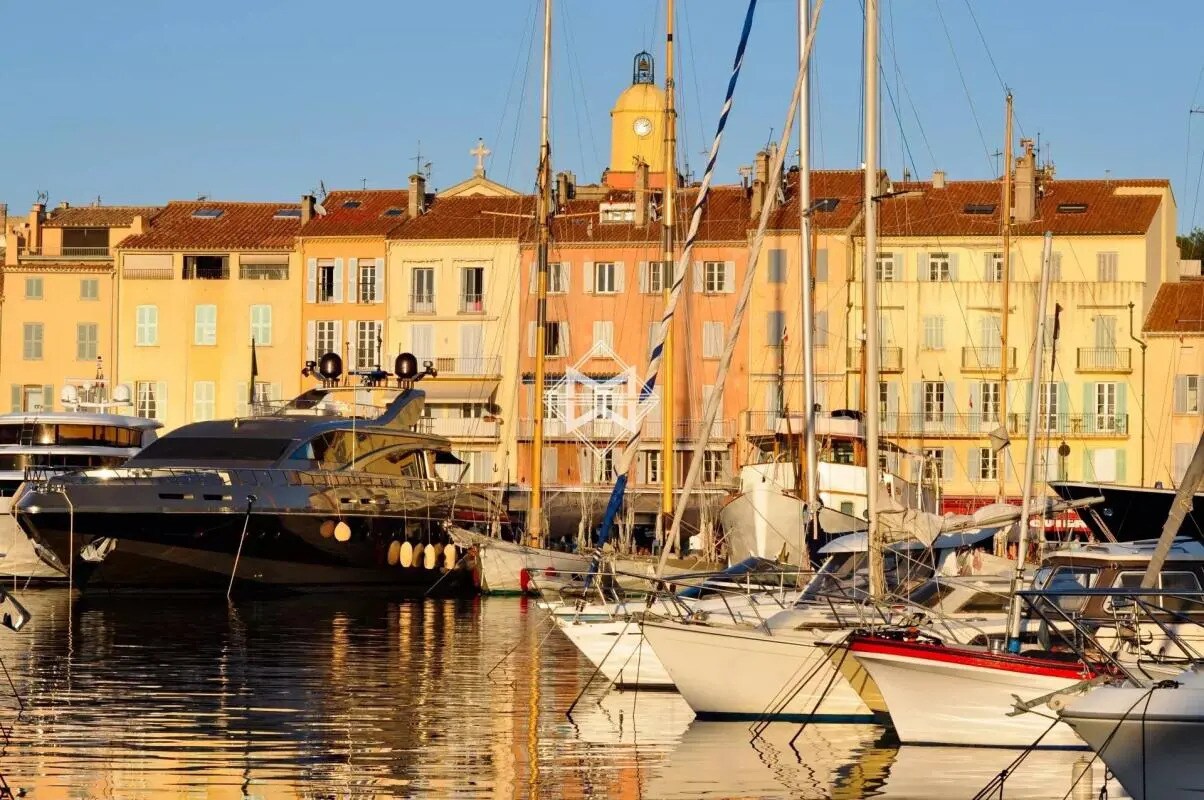 Local commercial dans Saint-Tropez à louer Photo de l’immeuble– Image 1 sur 4
