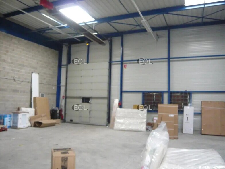 Local d’activités dans Chelles à louer - Photo intérieure – Image 1 sur 2