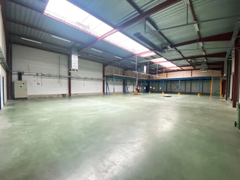 Local d'activités dans Saint-Germain-de-la-Grange à vendre - Photo intérieure – Image 2 sur 9