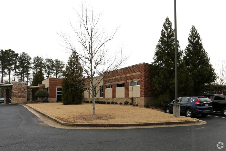 900 Sanders Rd, Cumming, GA à louer - Photo de l’immeuble – Image 2 sur 6
