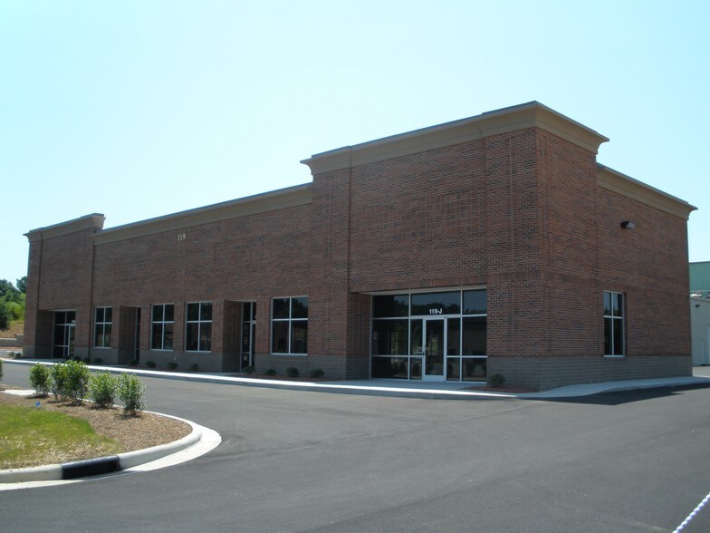 123 Poplar Pointe Dr, Mooresville, NC à louer - Photo de l’immeuble – Image 2 sur 39