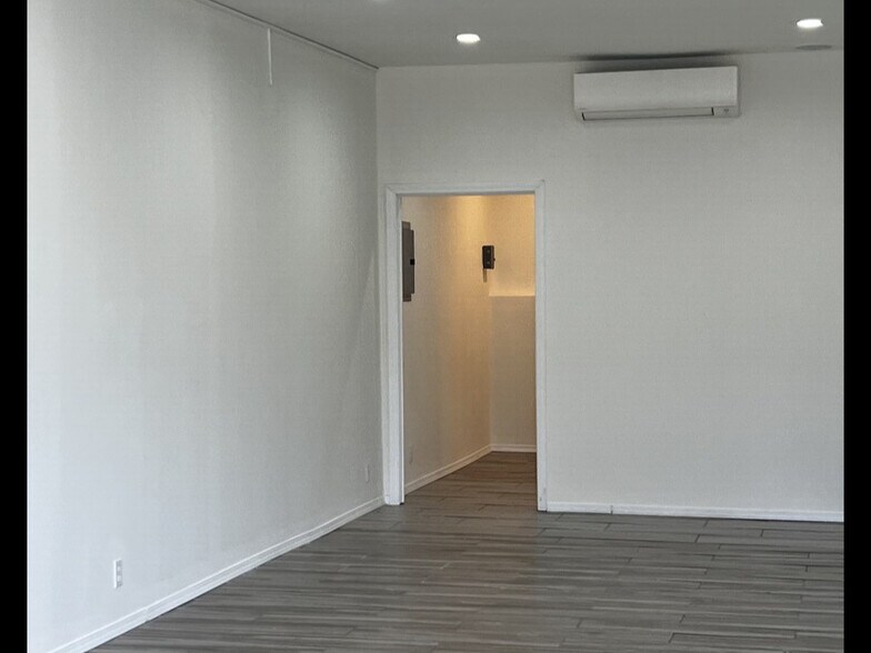 2903 1/2 Honolulu Ave, Glendale, CA à louer - Photo intérieure – Image 2 sur 5