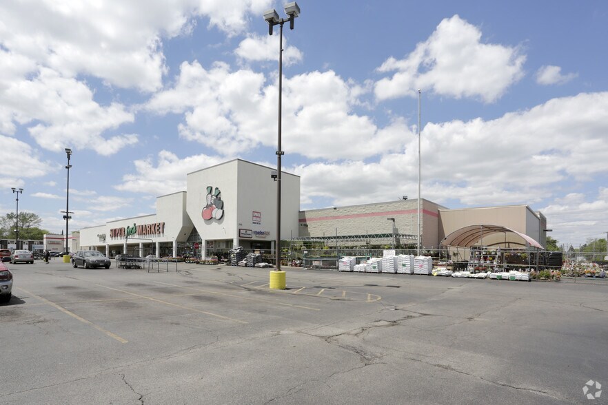 1700 N Lewis Ave, Waukegan, IL à louer - Photo principale – Image 1 sur 5