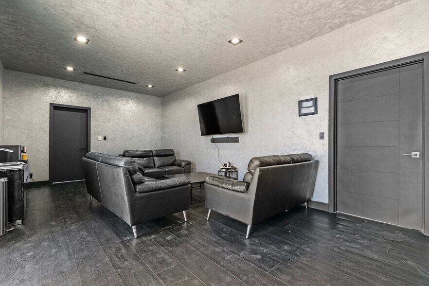 7554 Clybourn Ave, Sun Valley, CA à vendre - Photo intérieure – Image 2 sur 10