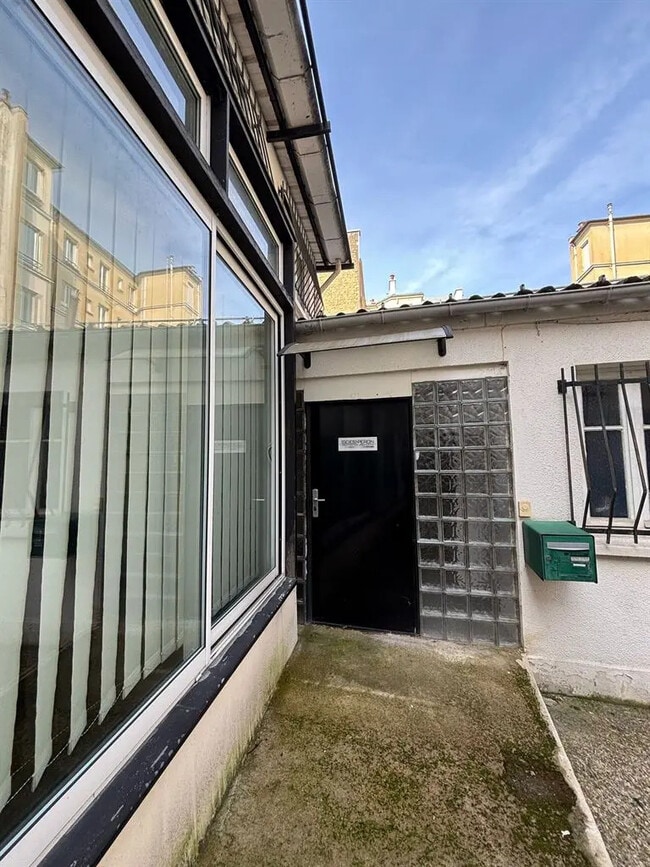 Plus de détails pour Bureau à vendre