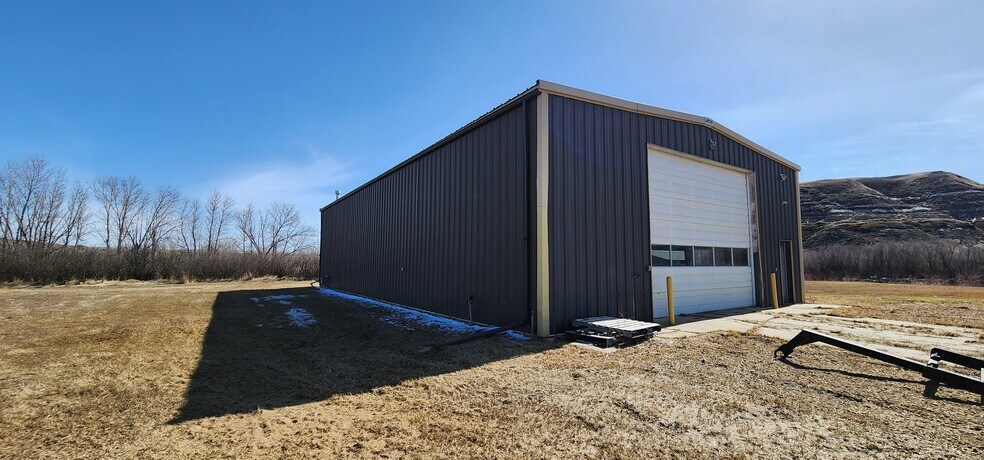5235 Highway 10, Drumheller, AB à vendre - Photo de l’immeuble – Image 3 sur 27