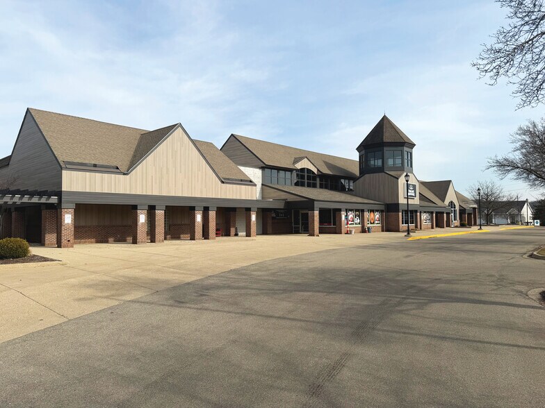 6761-6771 Cascade Rd SE, Grand Rapids, MI à louer - Photo principale – Image 1 sur 7