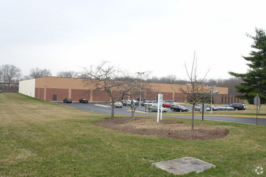 101 Cottontail Ln, Somerset, NJ à louer - Photo de l’immeuble – Image 3 sur 13