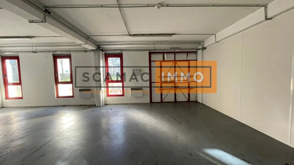 Industriel/Logistique dans Éragny à louer - Photo de l’immeuble – Image 3 sur 7
