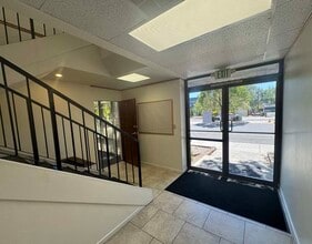 535 E Plumb Ln, Reno, NV à louer Photo intérieure– Image 2 sur 10