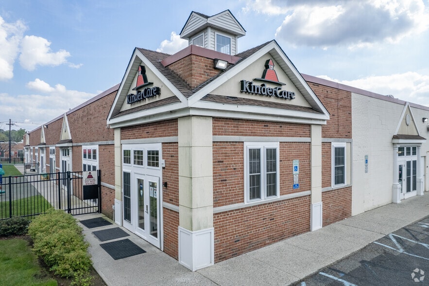 407-411 Sette Dr, Paramus, NJ à louer - Photo de l’immeuble – Image 3 sur 4