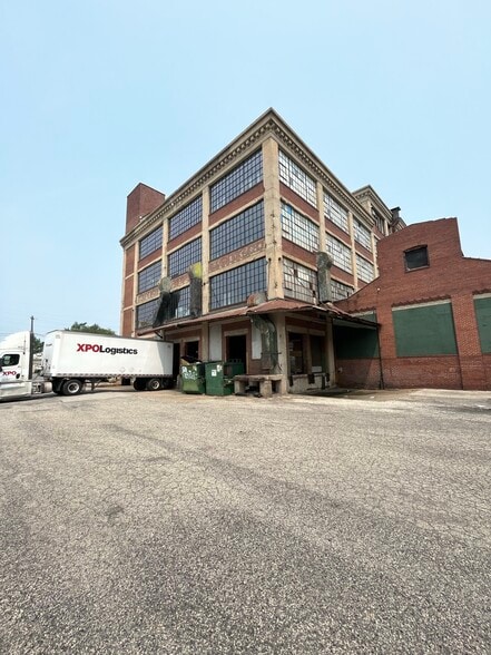 651 E Wyoming Ave, Philadelphia, PA à vendre - Photo de l’immeuble – Image 2 sur 6