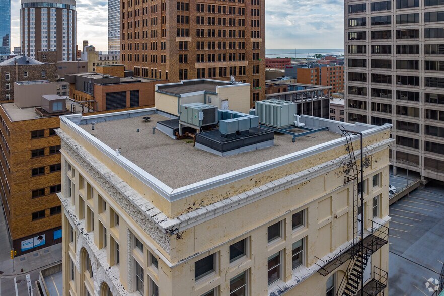 225 E Mason St, Milwaukee, WI à vendre - Photo de l’immeuble – Image 3 sur 41