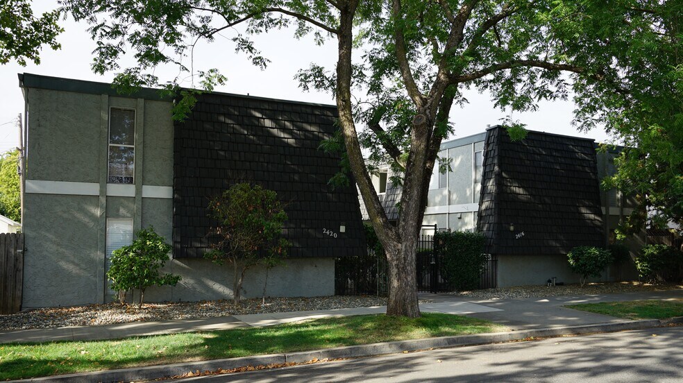 2416 S St, Sacramento, CA à vendre - Photo de l’immeuble – Image 3 sur 33