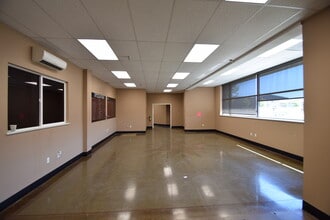 2121 SW Deerhound Ave, Redmond, OR à louer Photo intérieure– Image 2 sur 8