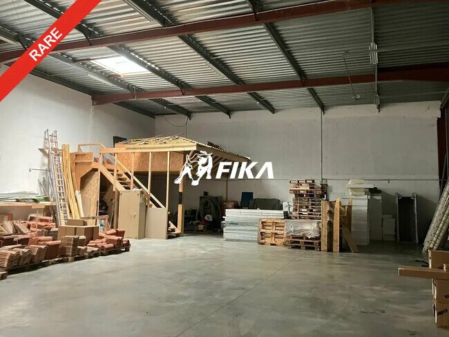 Plus de détails pour Local d’activités à vendre