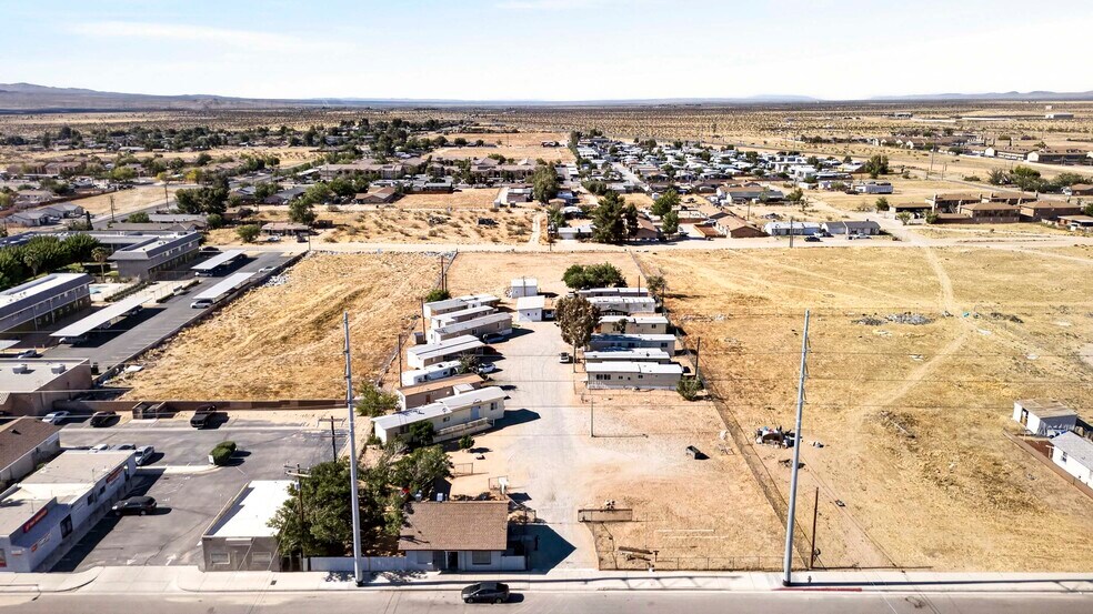 11398 B Bartlett Ave, Adelanto, CA à vendre - Photo de l’immeuble – Image 3 sur 86