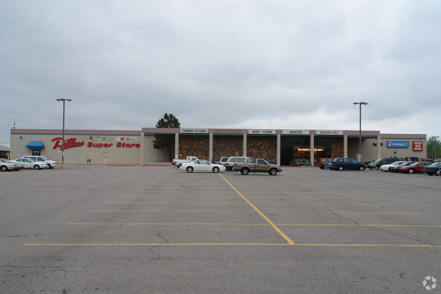 5500 E Harry St, Wichita, KS à louer - Photo principale – Image 1 sur 6