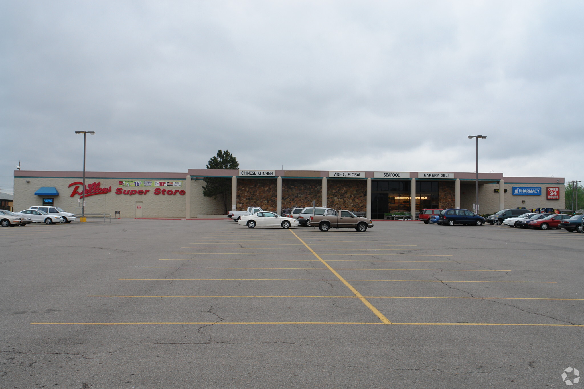 5500 E Harry St, Wichita, KS à louer Photo principale– Image 1 sur 7
