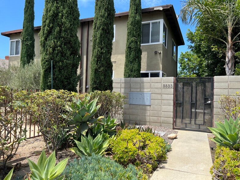 5533 W Jefferson Blvd, Los Angeles, CA à vendre - Photo de l’immeuble – Image 2 sur 13