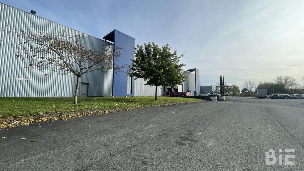 Industriel/Logistique dans Blanquefort à louer - Photo de l’immeuble – Image 1 sur 12