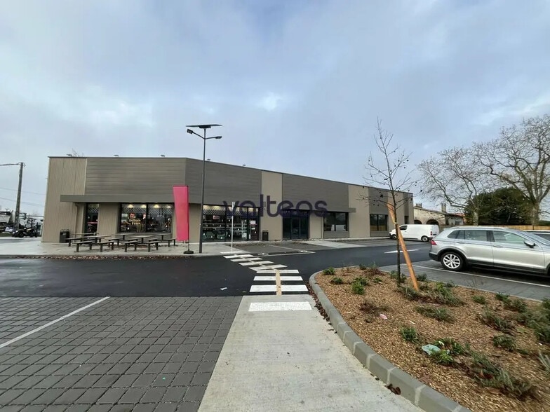 Local commercial dans Merville à louer - Photo de l’immeuble – Image 1 sur 5