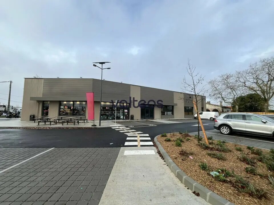 2141 Route Des Platanes, Merville à louer Photo de l’immeuble– Image 1 sur 6