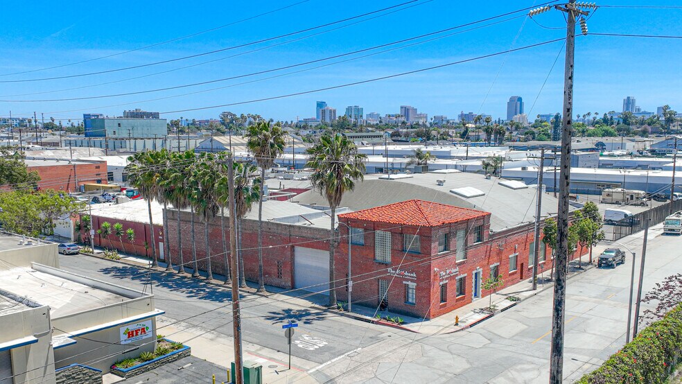 828 W Cowles St & 1444 San Francisco Ave portefeuille de 2 biens à vendre sur LoopNet.fr - Photo de l’immeuble – Image 1 sur 9