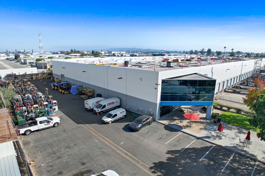 2891-2895 E Miraloma Ave, Anaheim, CA à louer - Photo de l’immeuble – Image 3 sur 4