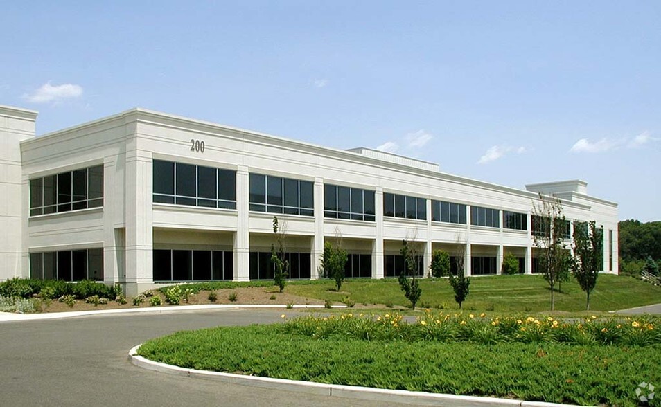 50 Millstone Rd, East Windsor, NJ à louer - Photo de l’immeuble – Image 2 sur 11