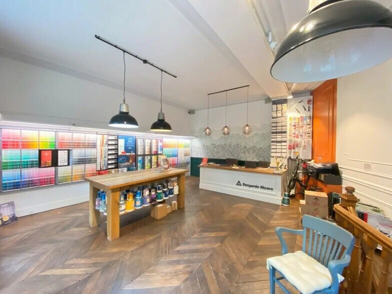 Local commercial dans Paris à louer - Photo de l’immeuble – Image 2 sur 7